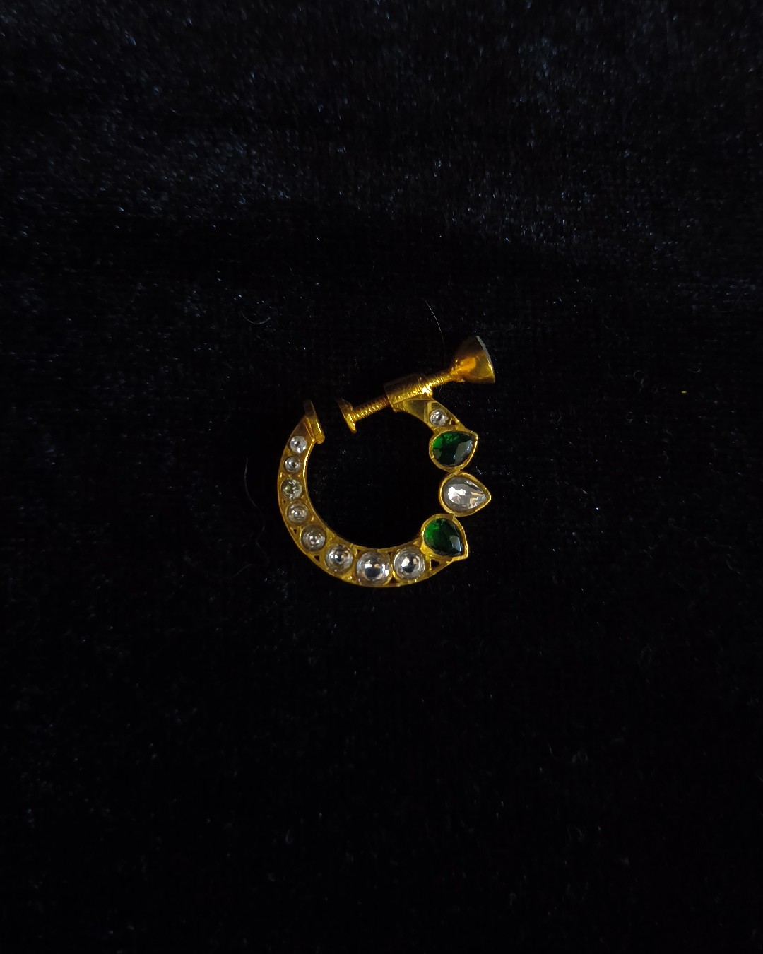 Emerald Kundan Nose Pin