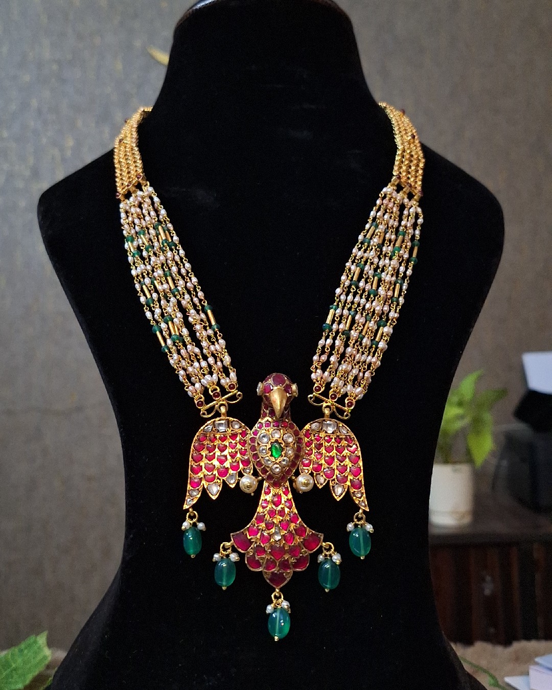 Royal Kundan Garuda Haram