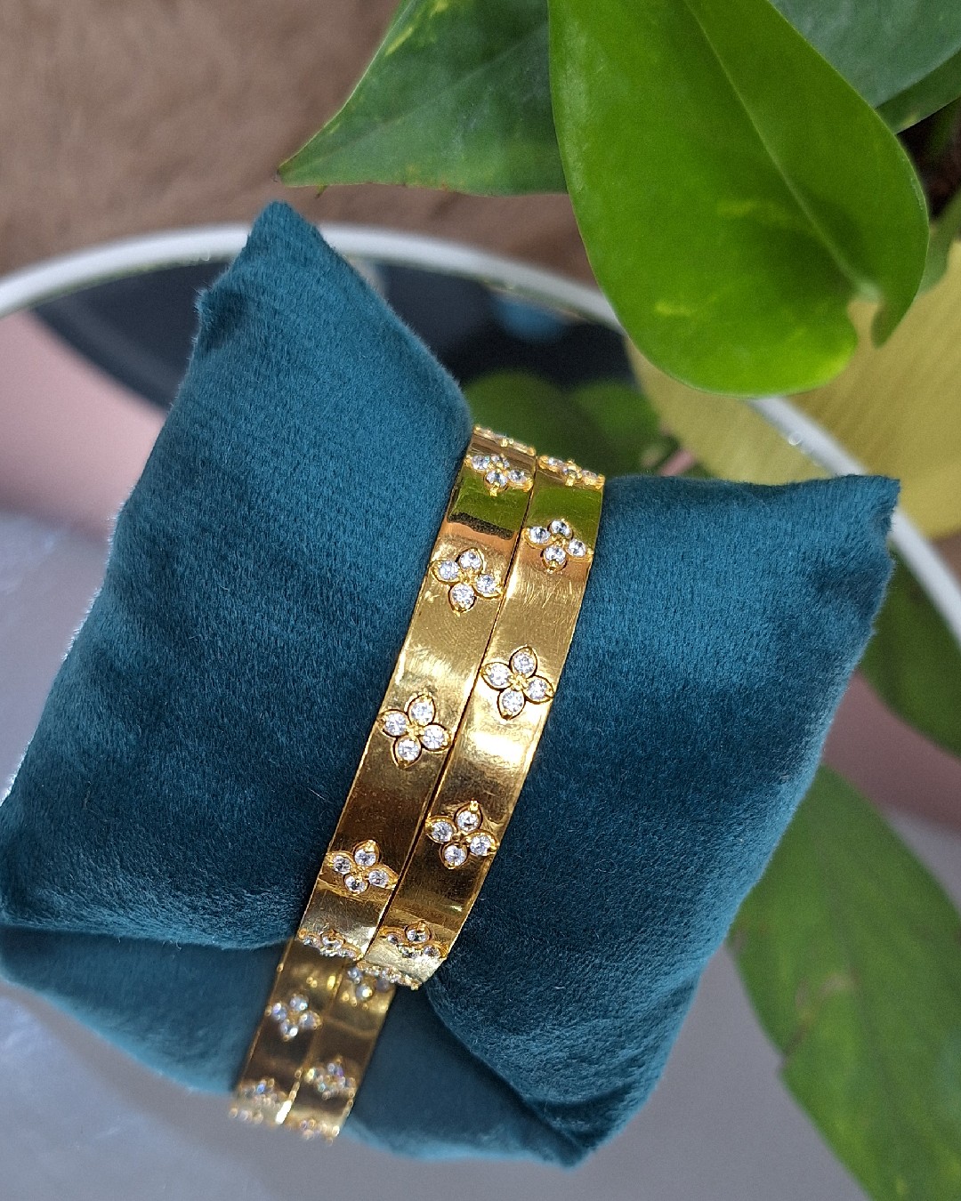 Floral Spark Gold Bangle