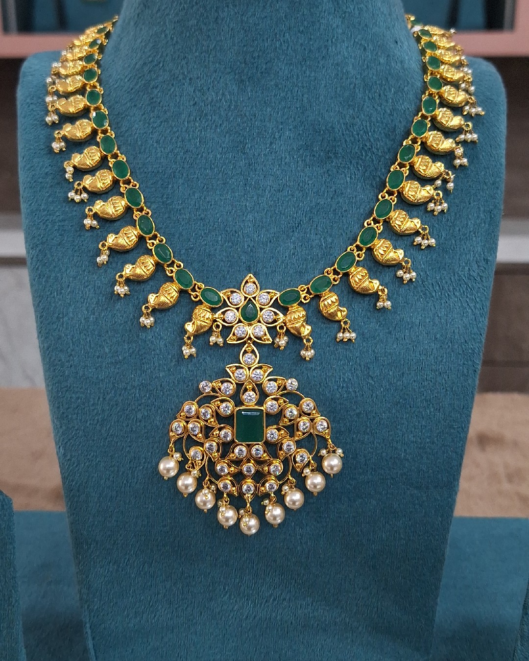 Royal Emerald Lakshmi Gold Necklace