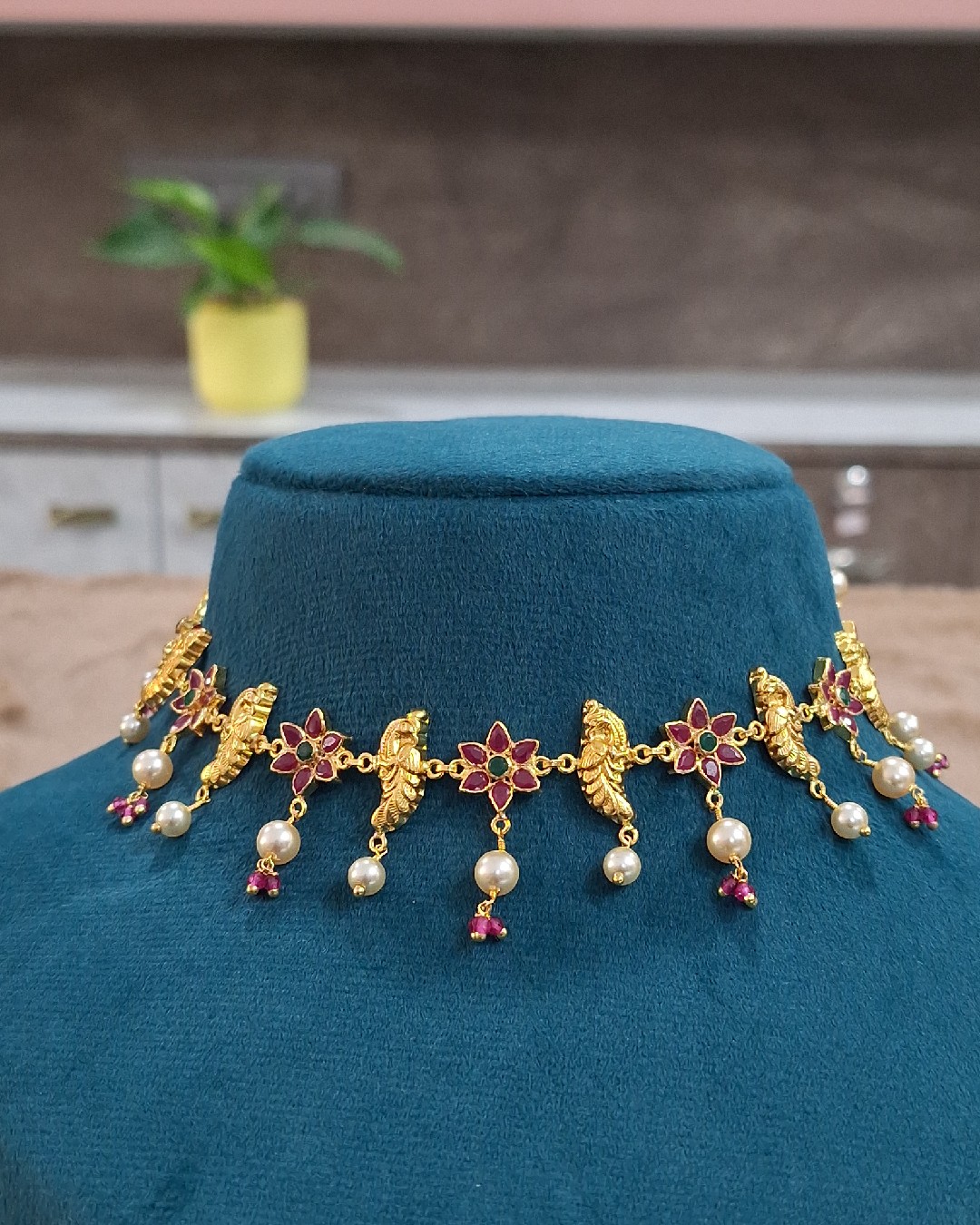 Lakshmi Floral Kemp Pearl Drop Choker