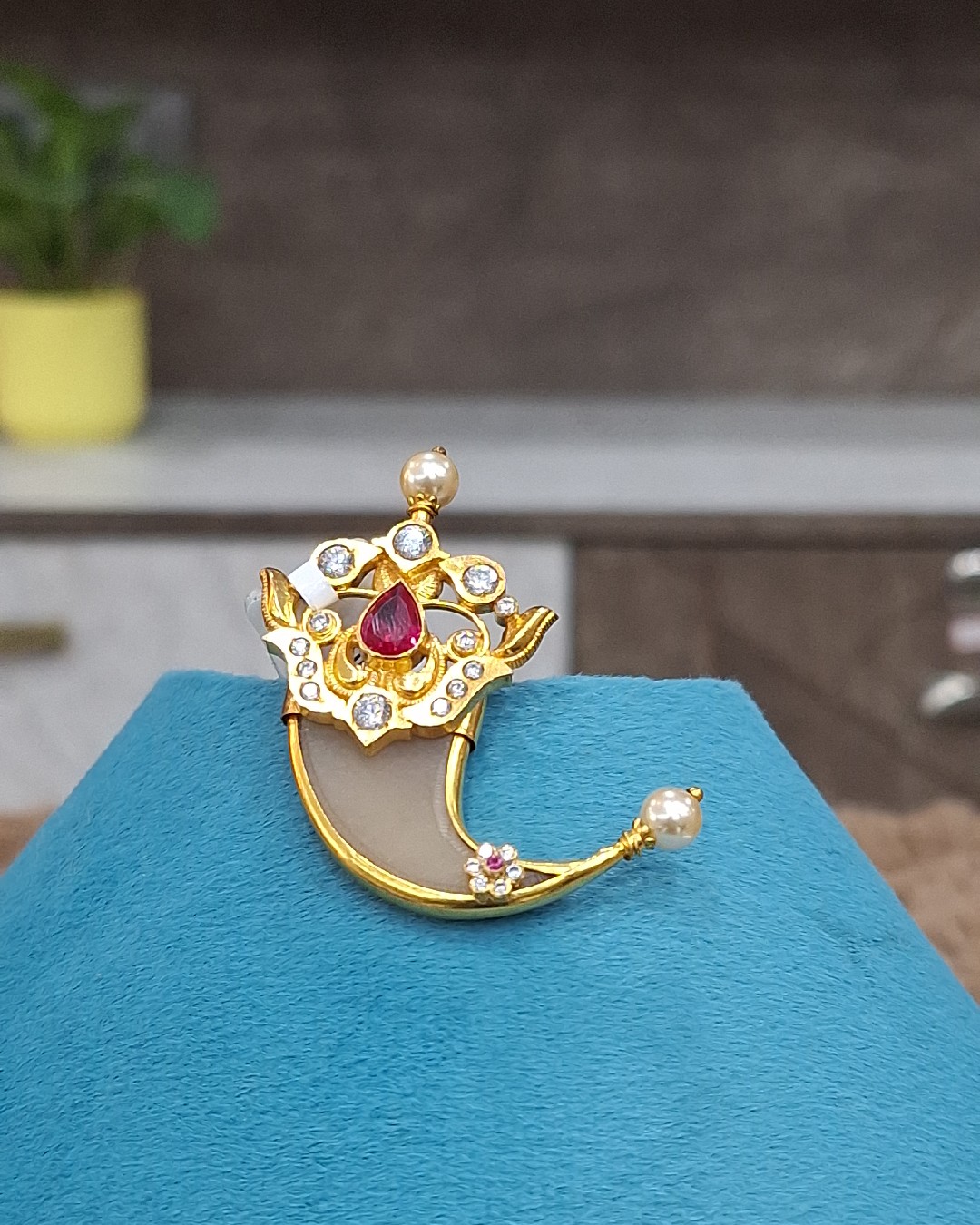 Traditional Puligoru CZ Locket