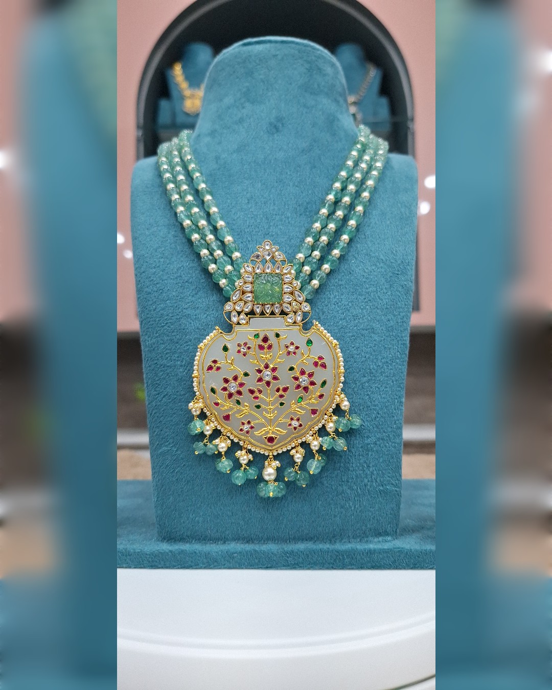 Ancient stone-in-lay Kundan Pendent