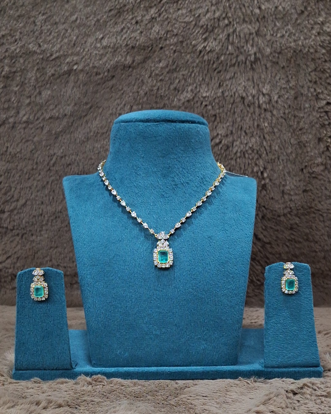 Emerald Pendant Set