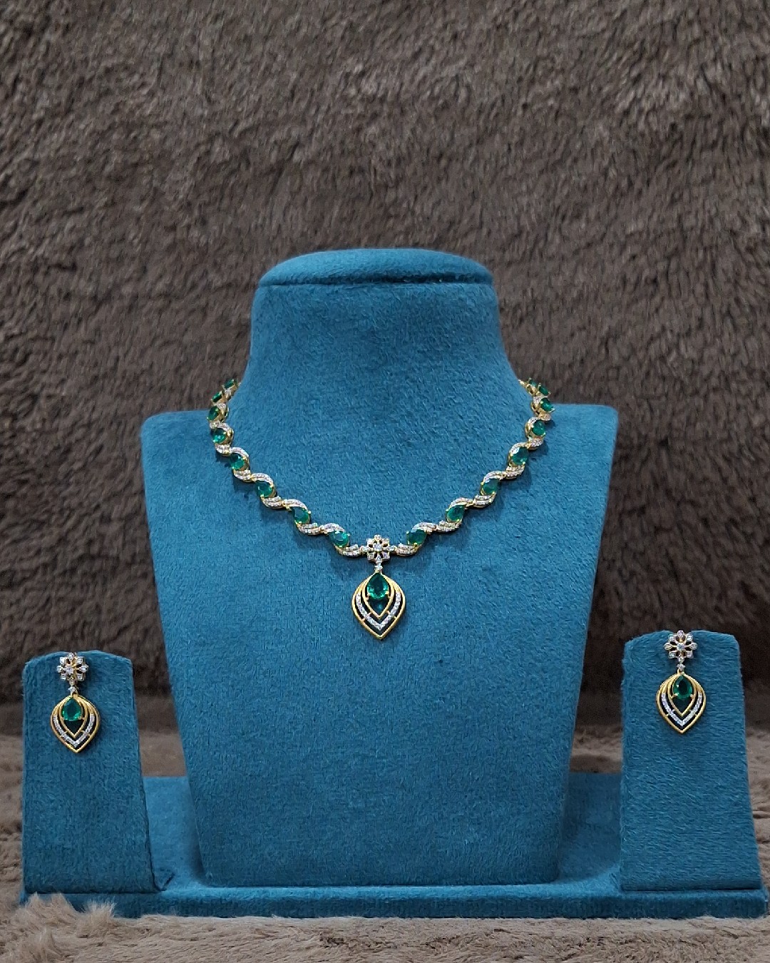 Emerald Wave Necklace Set