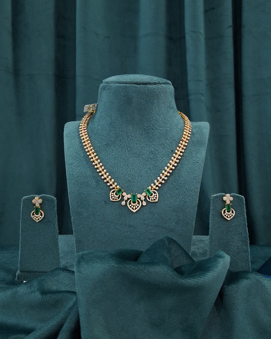 Emerald Heart Radiance Necklace Set