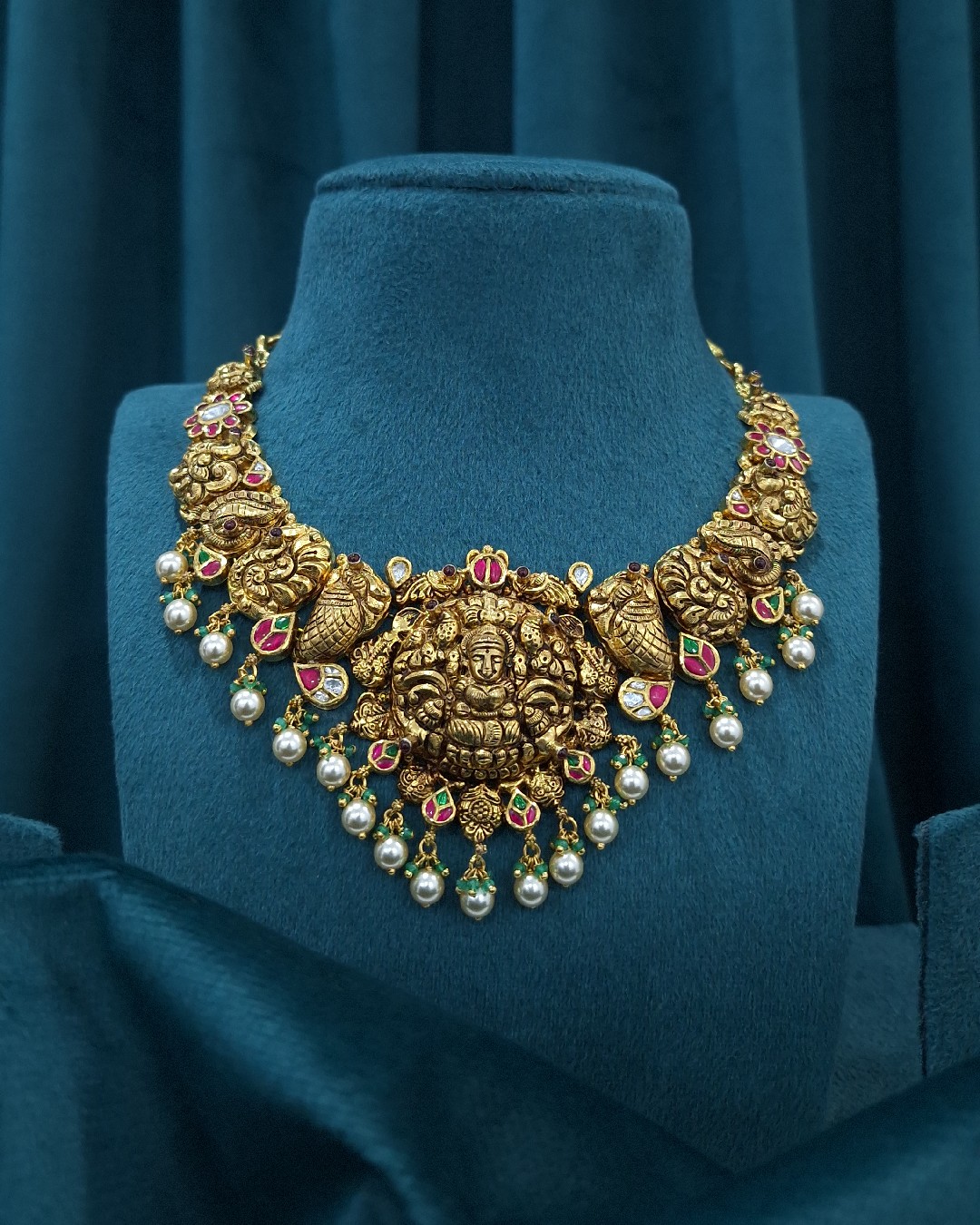 Nakshi Kundan Short Necklace