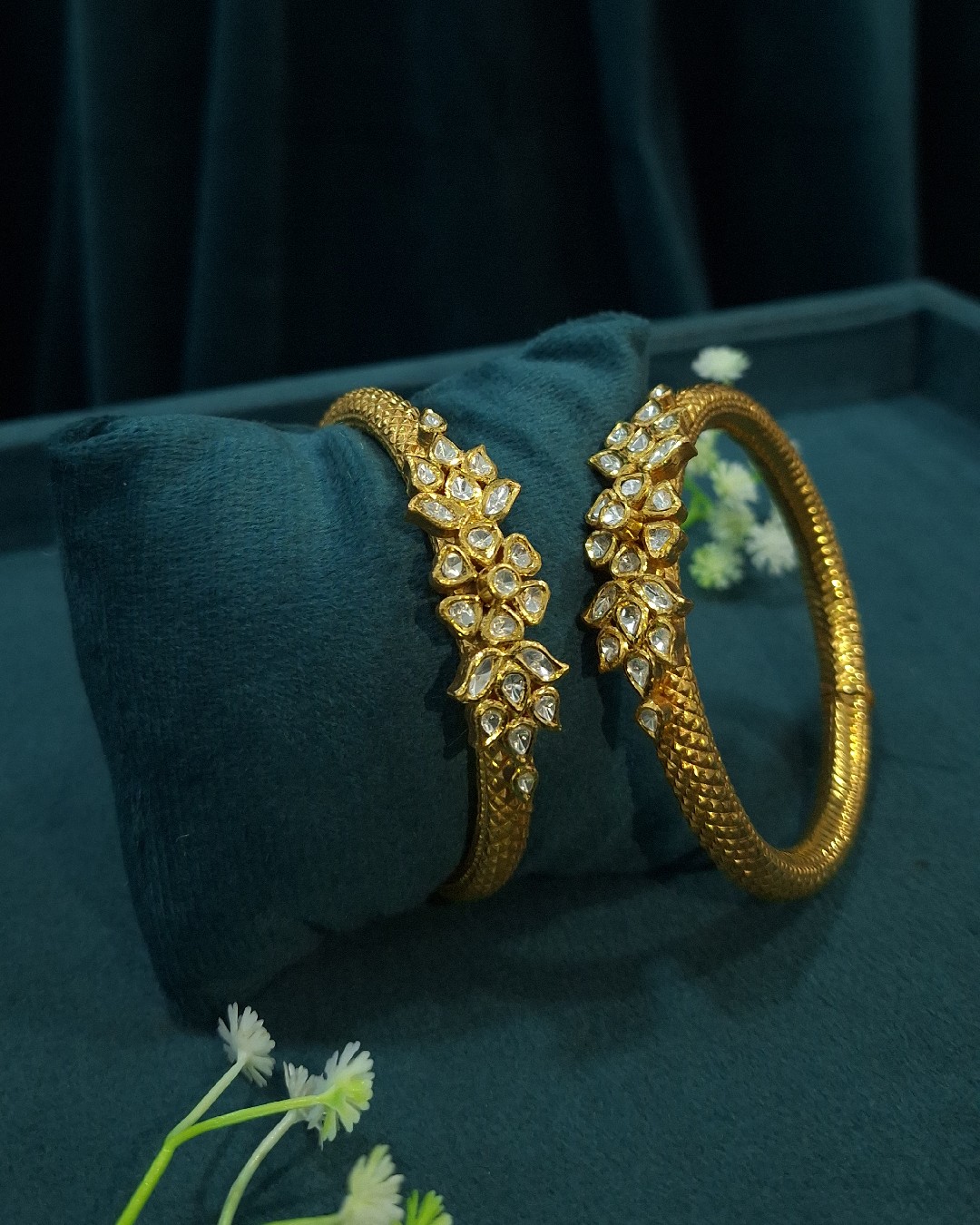 Kundan Screw-Type Kada