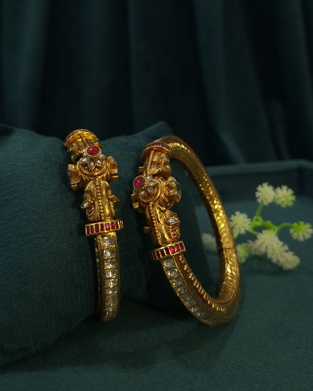 Kundan Nakshi Kada