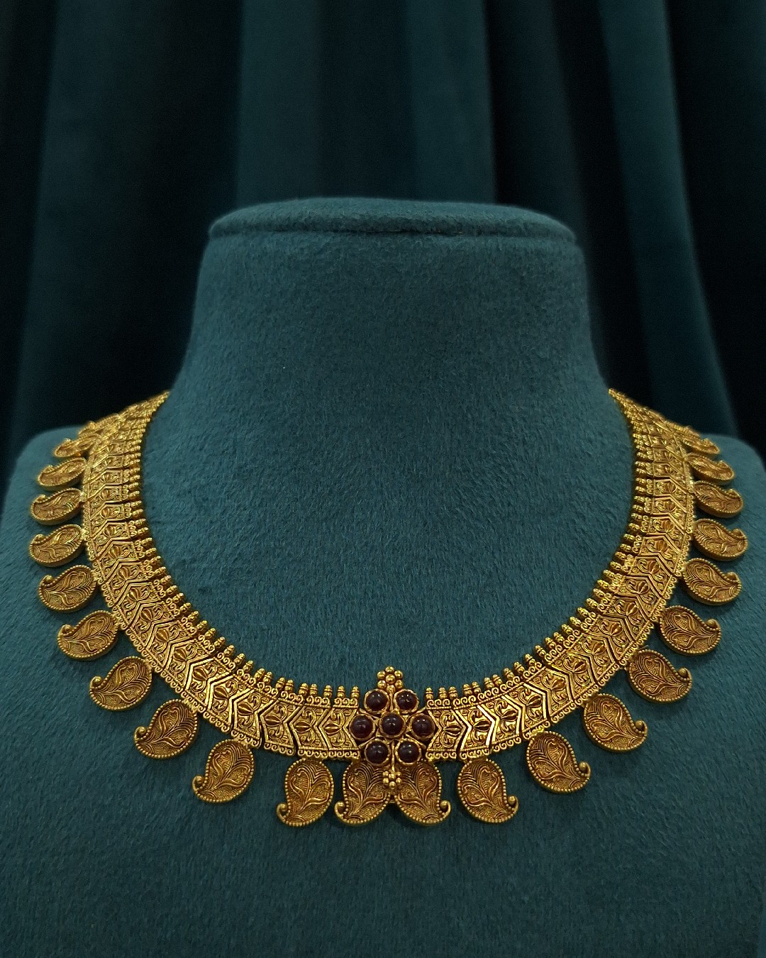 Tussi Mango Necklace Set